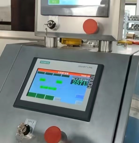 曉松智能打破技術(shù)壁壘，新款全自動真空包裝機生產(chǎn)速度突破2500包/小時